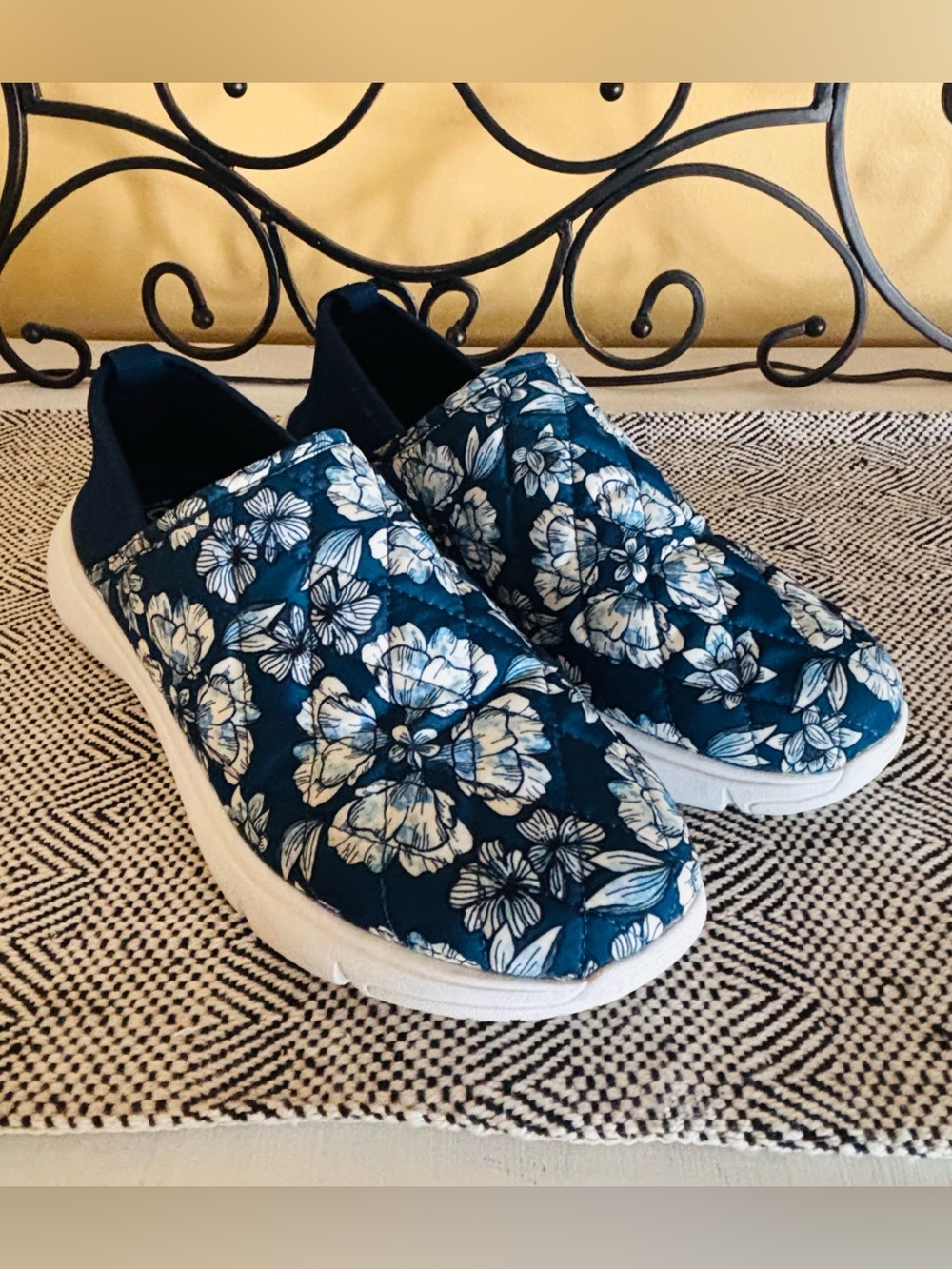 Vera Bradley Cloud Convertible Slip On Shoes Sz 9 Dive Floral Medallion Sneaker